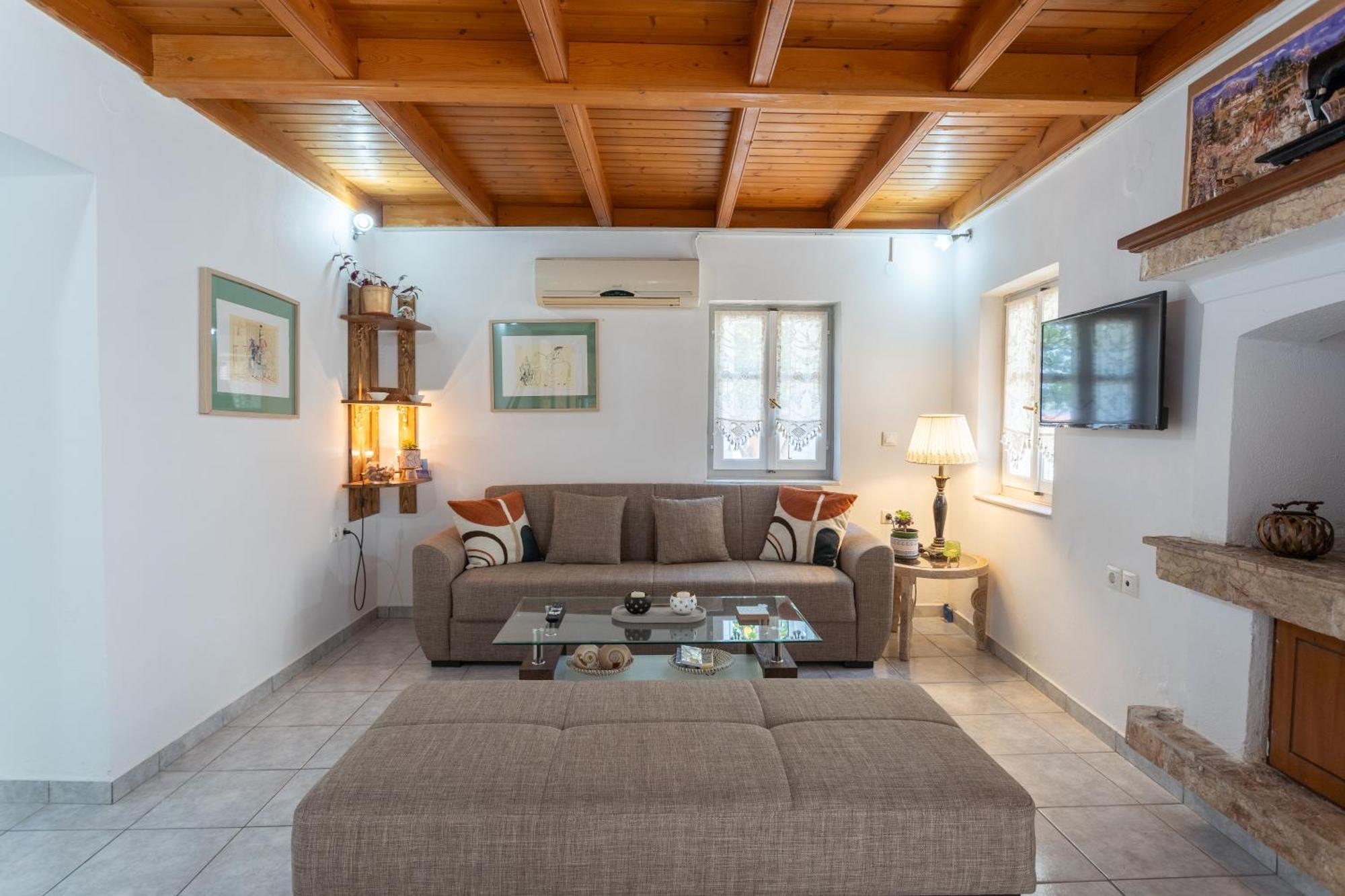 Spacious Home With Yard, Mytilene Lesvos Zewnętrze zdjęcie