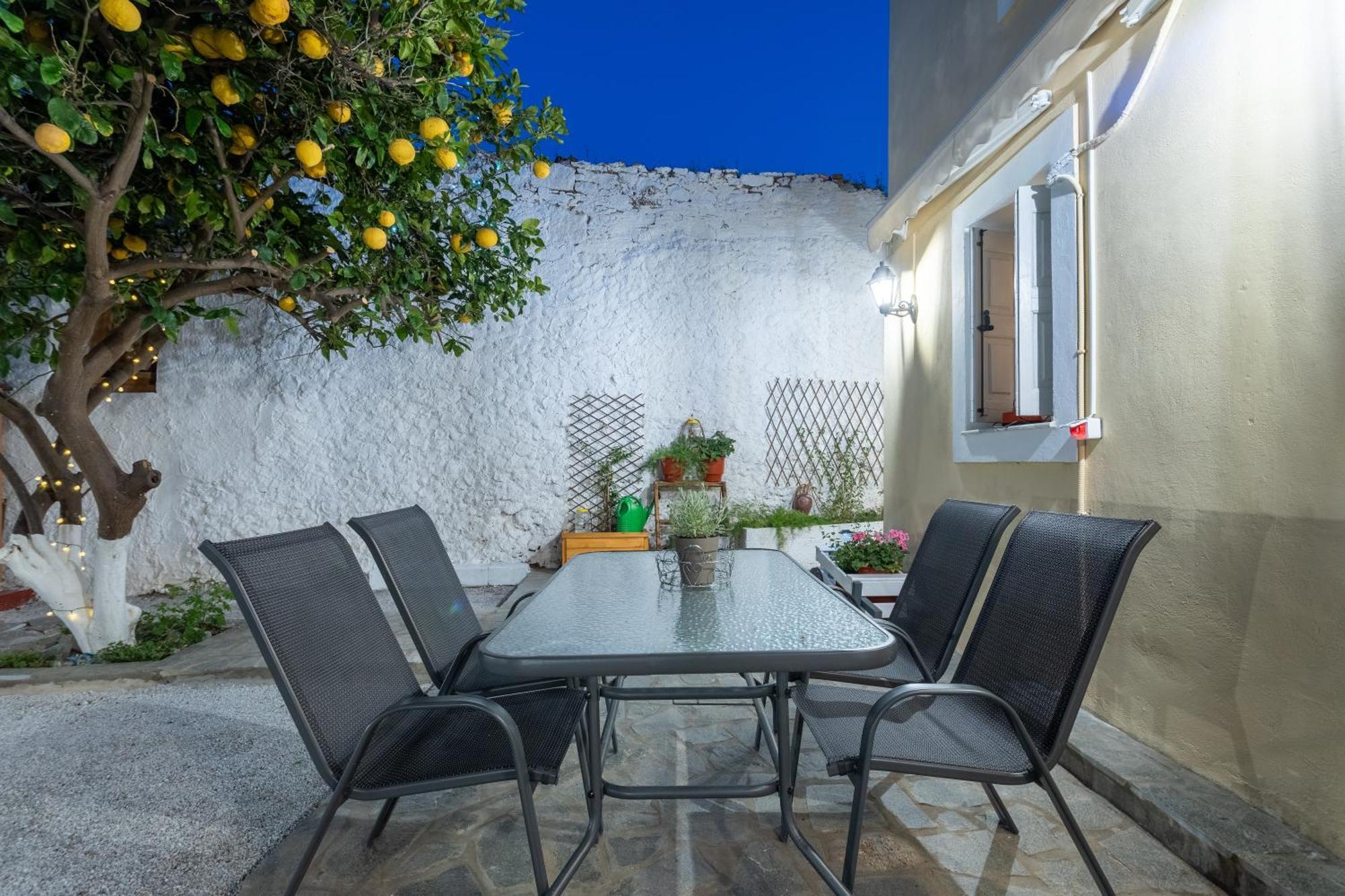 Spacious Home With Yard, Mytilene Lesvos Zewnętrze zdjęcie