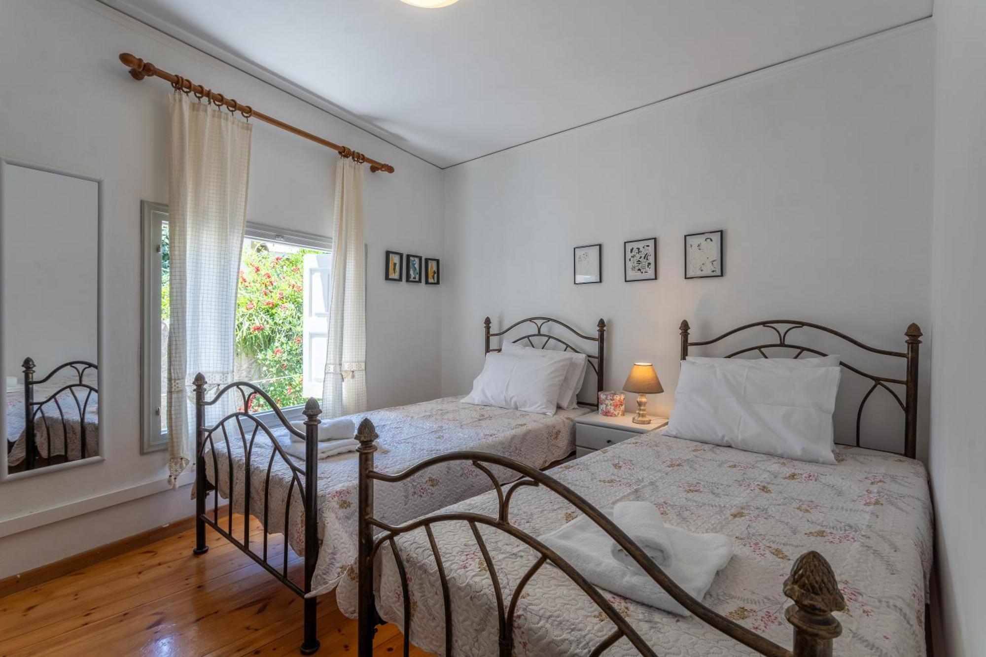 Spacious Home With Yard, Mytilene Lesvos Zewnętrze zdjęcie