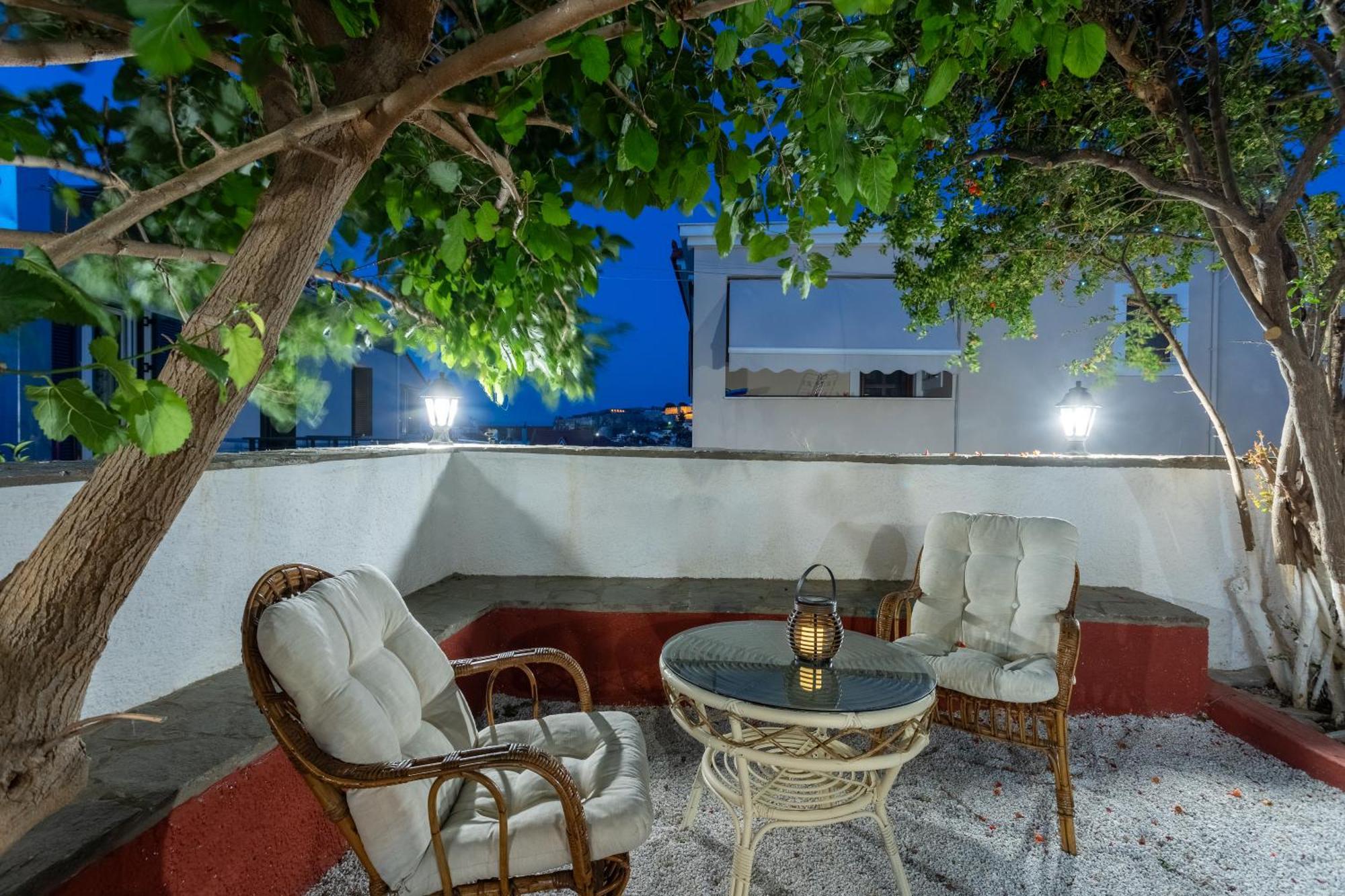 Spacious Home With Yard, Mytilene Lesvos Zewnętrze zdjęcie