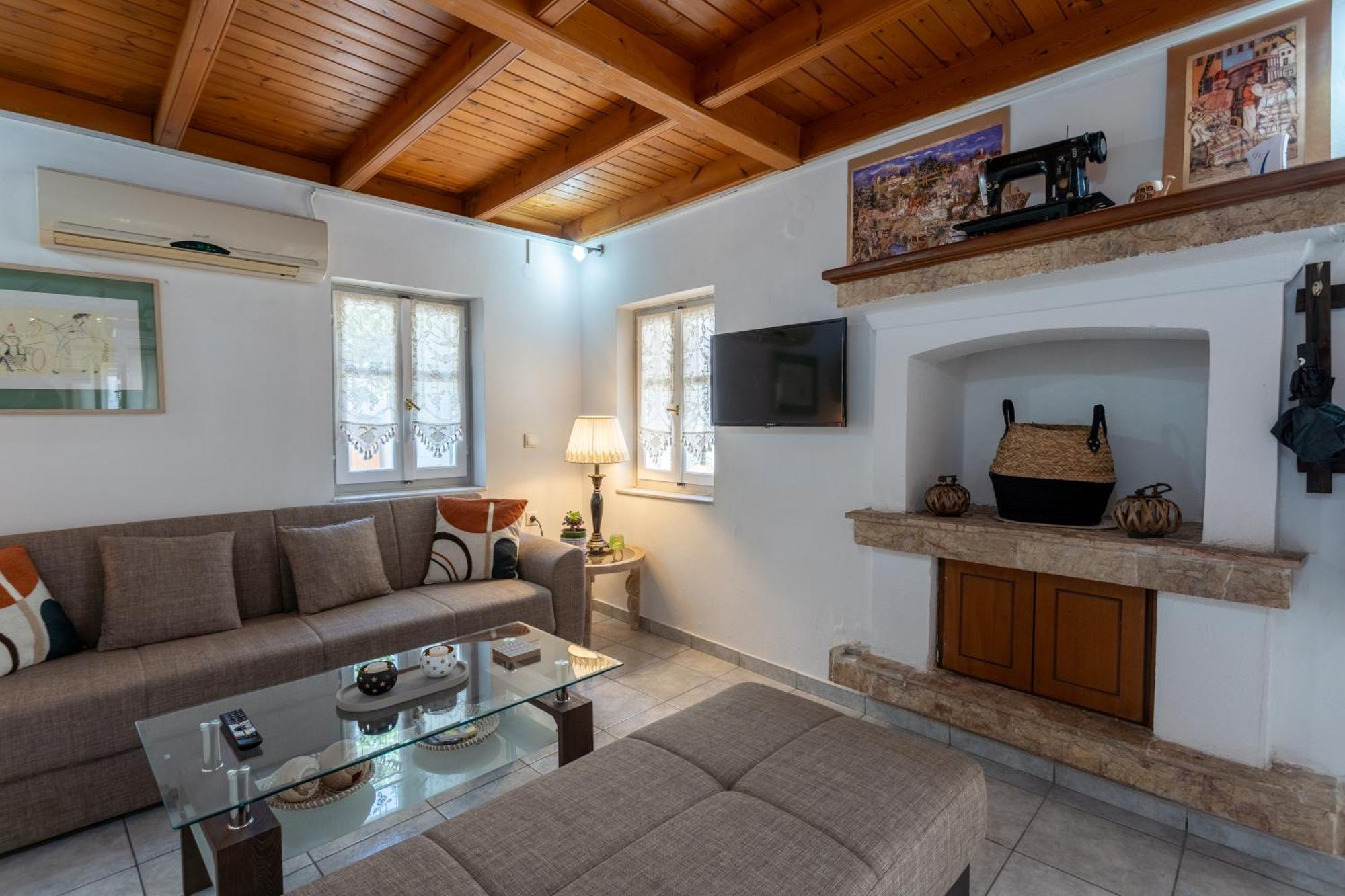 Spacious Home With Yard, Mytilene Lesvos Zewnętrze zdjęcie