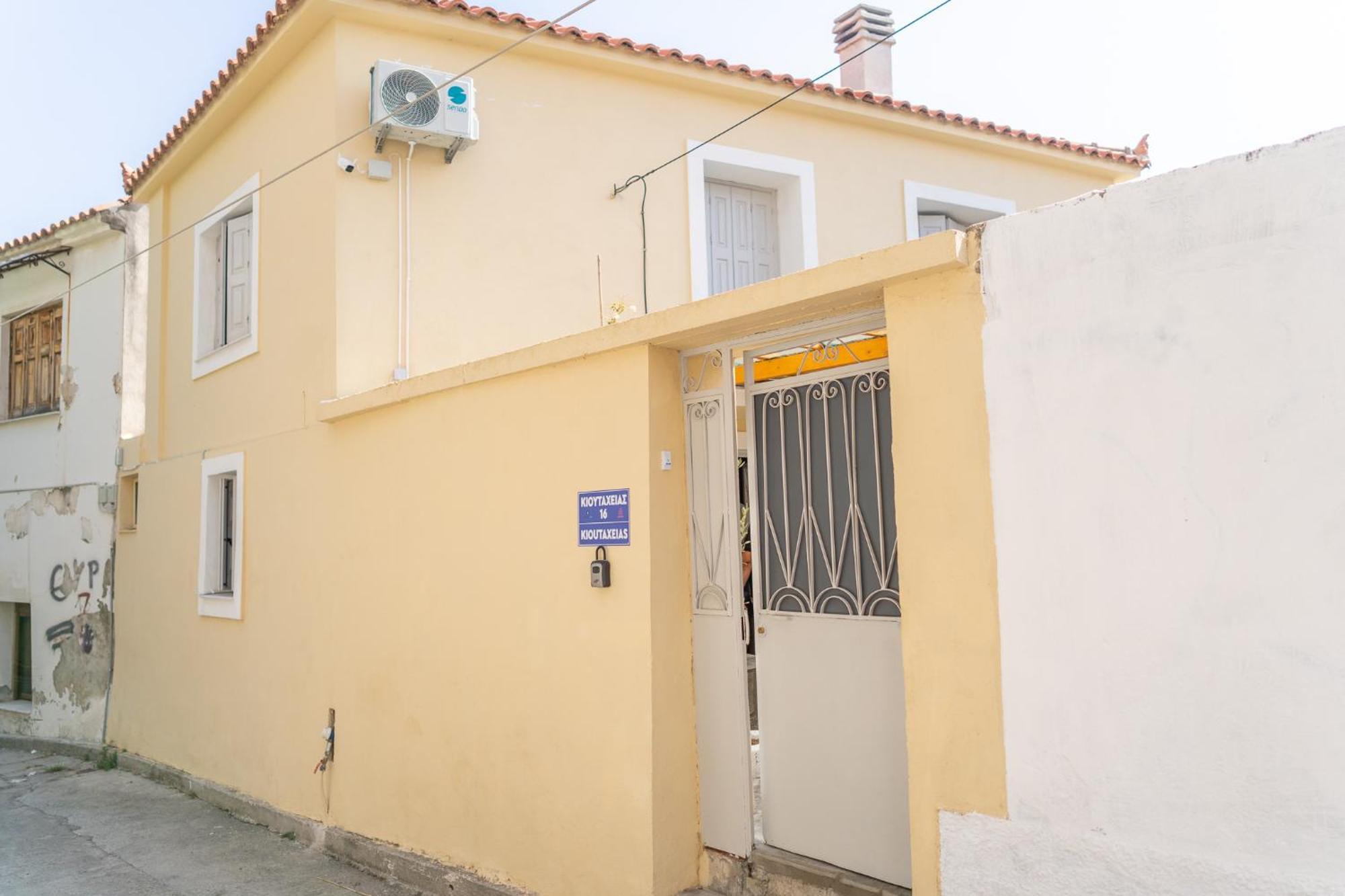 Spacious Home With Yard, Mytilene Lesvos Zewnętrze zdjęcie